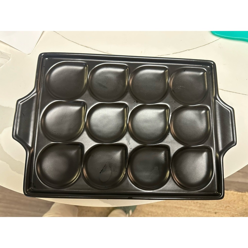 Sur La Table Ceramic Oyster Shrimp Scallop Griller 12-Cavity BBQ Pan Black